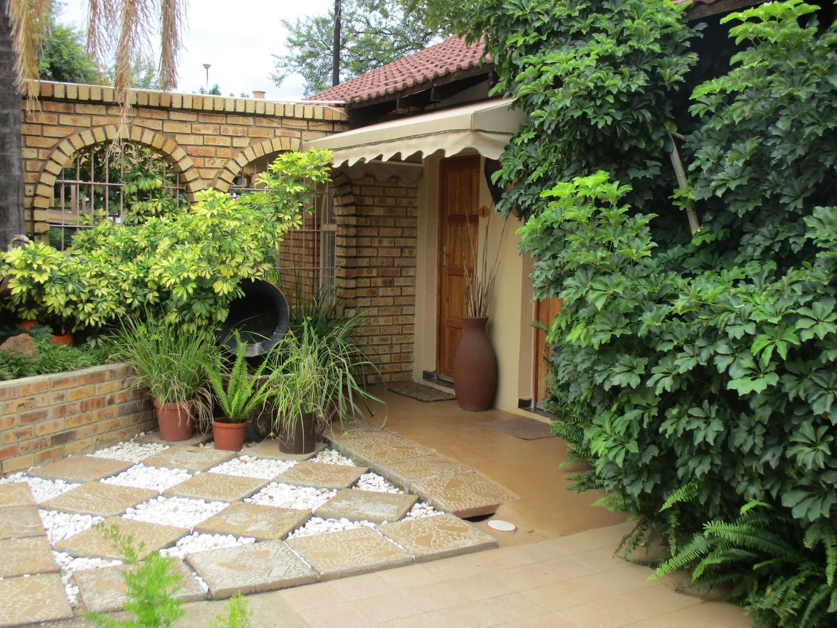 Ukarimu Guest House Klerksdorp Exteriér fotografie