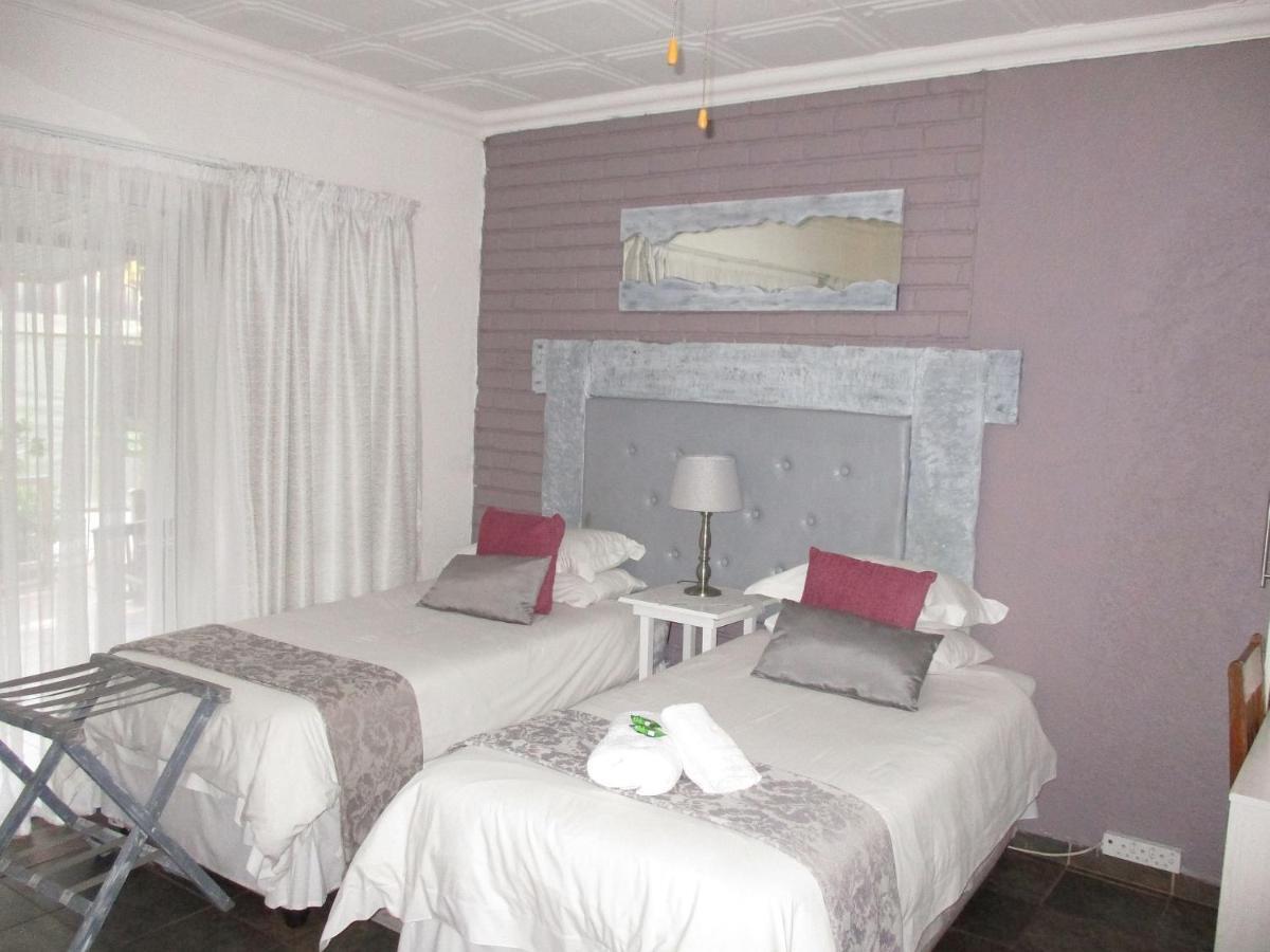 Ukarimu Guest House Klerksdorp Exteriér fotografie